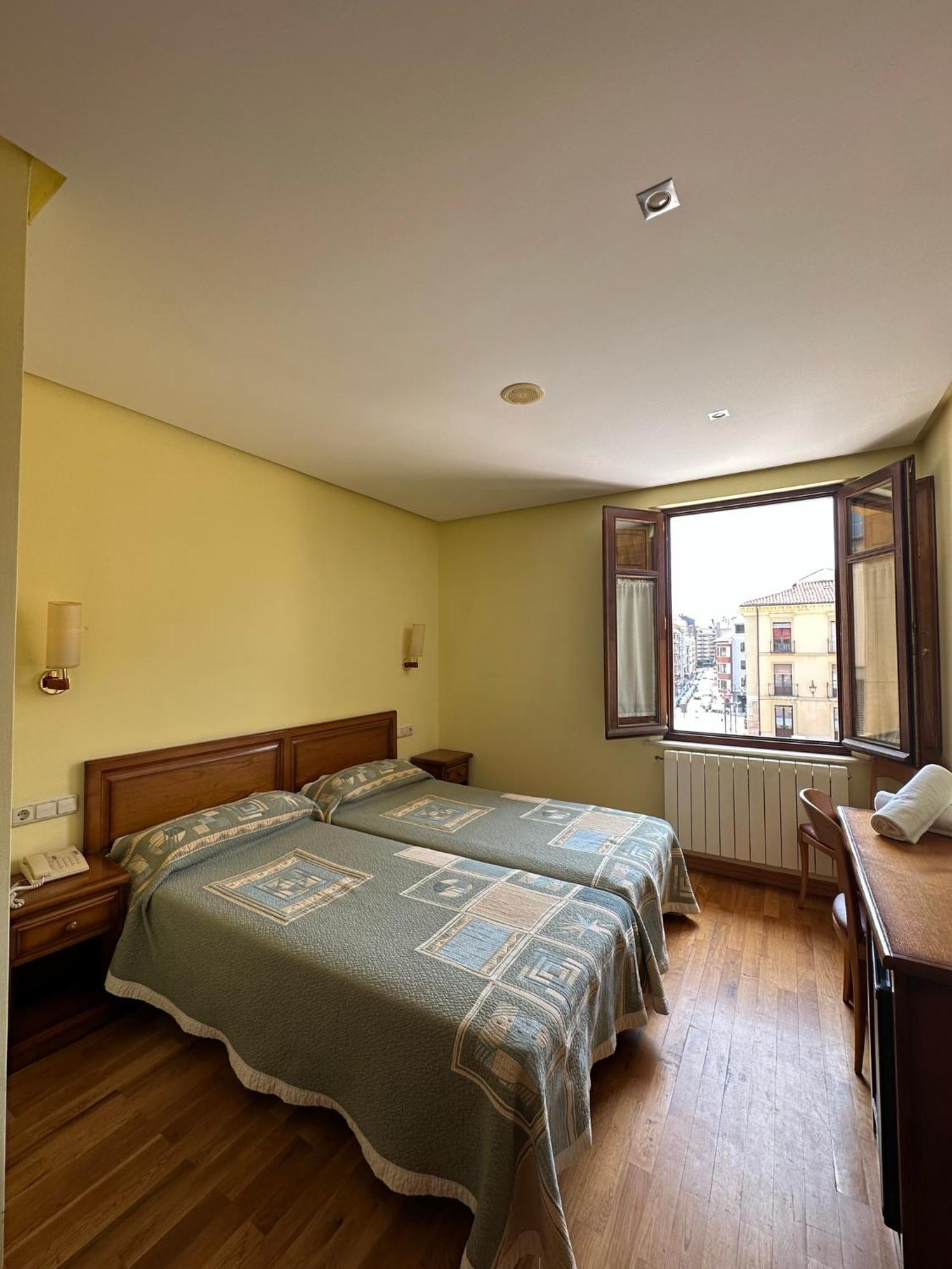 Hostal Restaurante Boccalino León Dış mekan fotoğraf